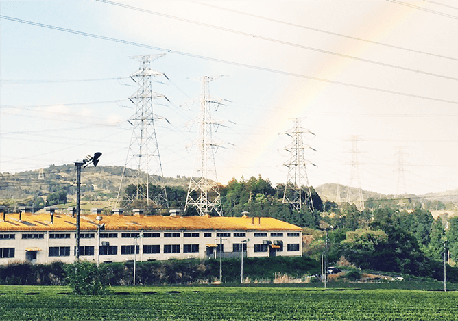 虹が広がる私たちの仕事場の風景